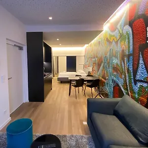 Blackhome I Contactless Check-in Aparthotel Graz